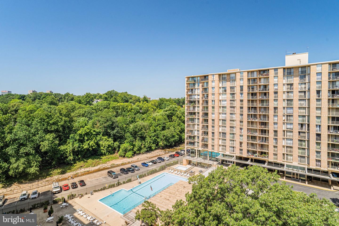 4500 S FOUR MILE RUN DR, ARLINGTON, Virginia 22204, 2 Bedrooms Bedrooms, ,2 BathroomsBathrooms,Residential,For sale,4500 S FOUR MILE RUN DR,VAAR2059662 MLS # VAAR2059662