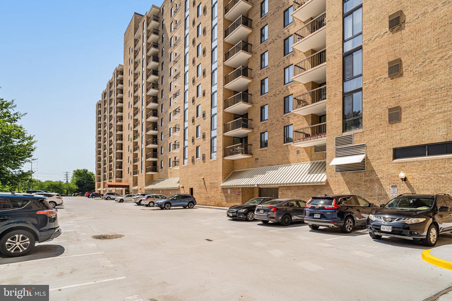 4500 S FOUR MILE RUN DR, ARLINGTON, Virginia 22204, 2 Bedrooms Bedrooms, ,2 BathroomsBathrooms,Residential,For sale,4500 S FOUR MILE RUN DR,VAAR2059662 MLS # VAAR2059662