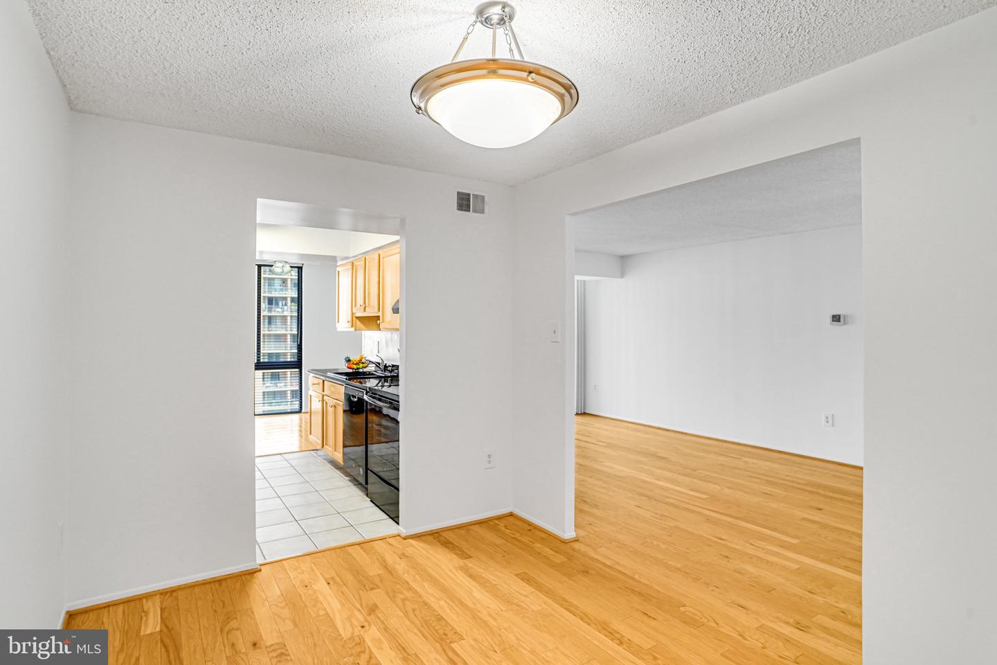 4500 S FOUR MILE RUN DR, ARLINGTON, Virginia 22204, 2 Bedrooms Bedrooms, ,2 BathroomsBathrooms,Residential,For sale,4500 S FOUR MILE RUN DR,VAAR2059662 MLS # VAAR2059662