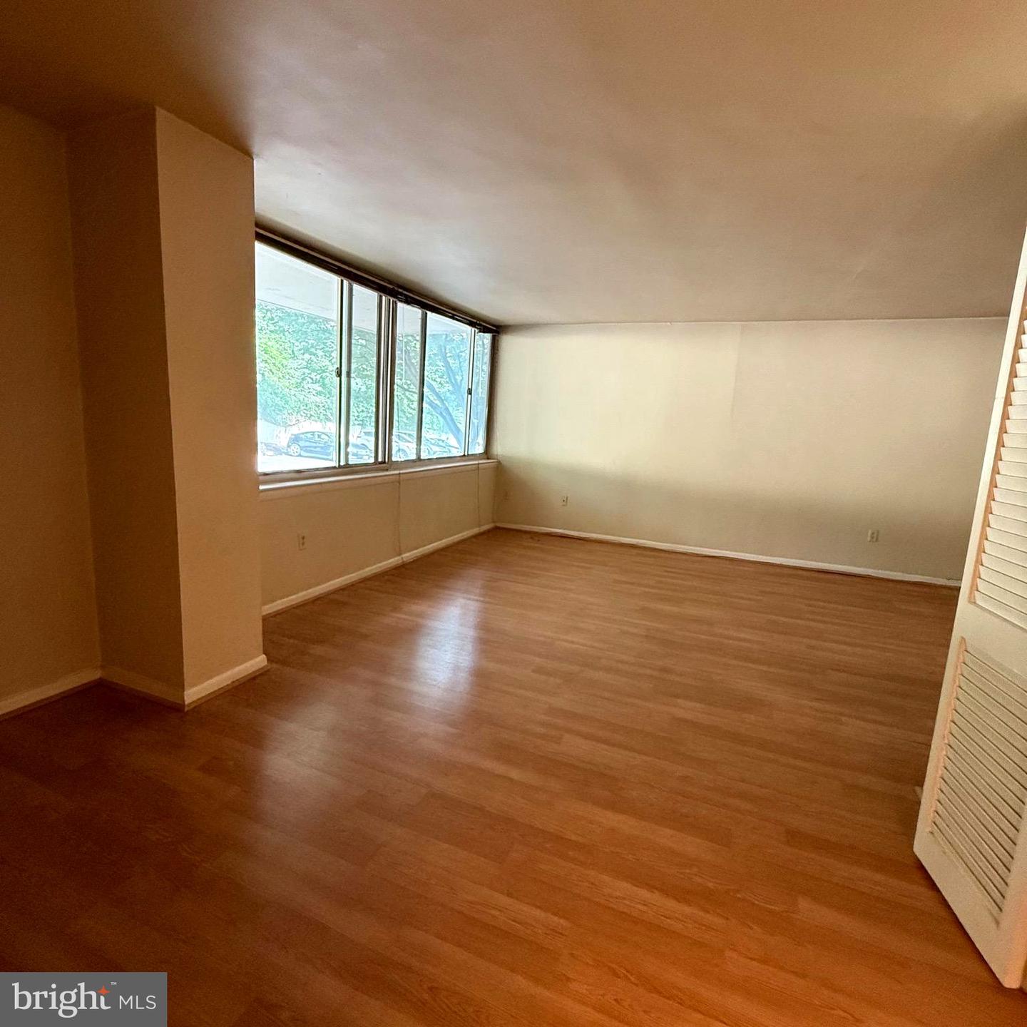 5565 COLUMBIA PIKE #210, ARLINGTON, Virginia 22204, 1 Bedroom Bedrooms, ,1 BathroomBathrooms,Residential,For sale,5565 COLUMBIA PIKE #210,VAAR2059670 MLS # VAAR2059670