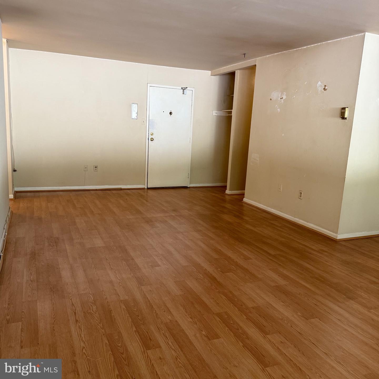 5565 COLUMBIA PIKE #210, ARLINGTON, Virginia 22204, 1 Bedroom Bedrooms, ,1 BathroomBathrooms,Residential,For sale,5565 COLUMBIA PIKE #210,VAAR2059670 MLS # VAAR2059670