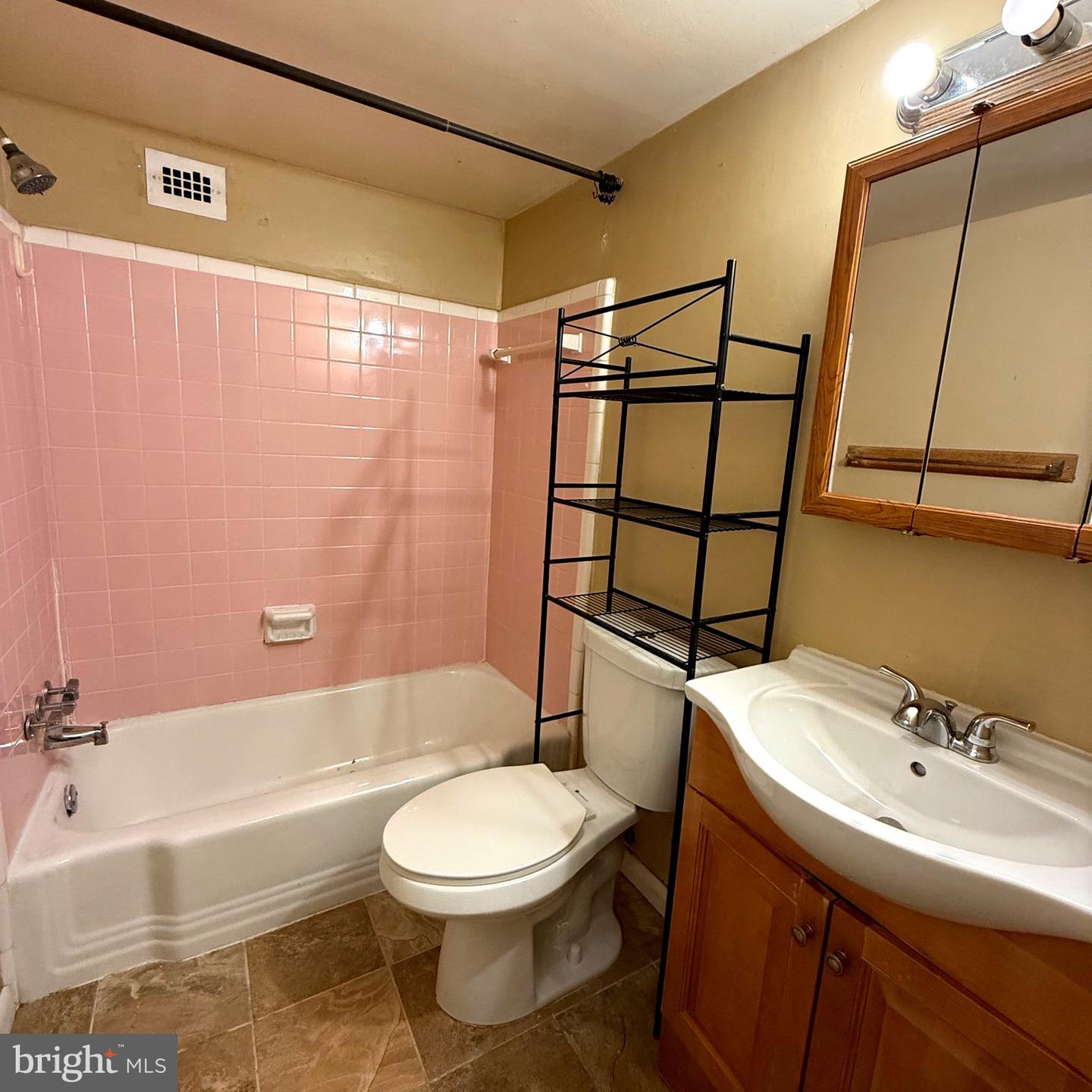 5565 COLUMBIA PIKE #210, ARLINGTON, Virginia 22204, 1 Bedroom Bedrooms, ,1 BathroomBathrooms,Residential,For sale,5565 COLUMBIA PIKE #210,VAAR2059670 MLS # VAAR2059670