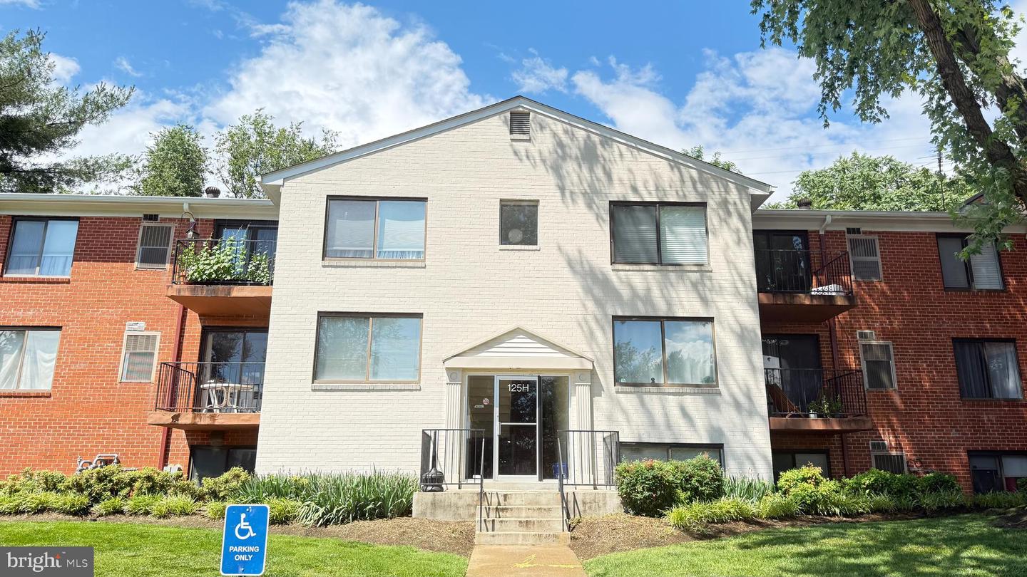 125-H CLUBHOUSE DR SW #1, LEESBURG, Virginia 20175, 2 Bedrooms Bedrooms, ,1 BathroomBathrooms,Residential,For sale,125-H CLUBHOUSE DR SW #1,VALO2100248 MLS # VALO2100248