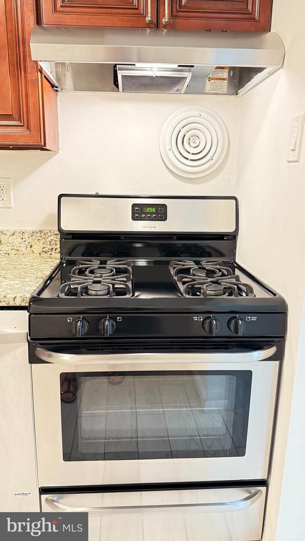 125-H CLUBHOUSE DR SW #1, LEESBURG, Virginia 20175, 2 Bedrooms Bedrooms, ,1 BathroomBathrooms,Residential,For sale,125-H CLUBHOUSE DR SW #1,VALO2100248 MLS # VALO2100248