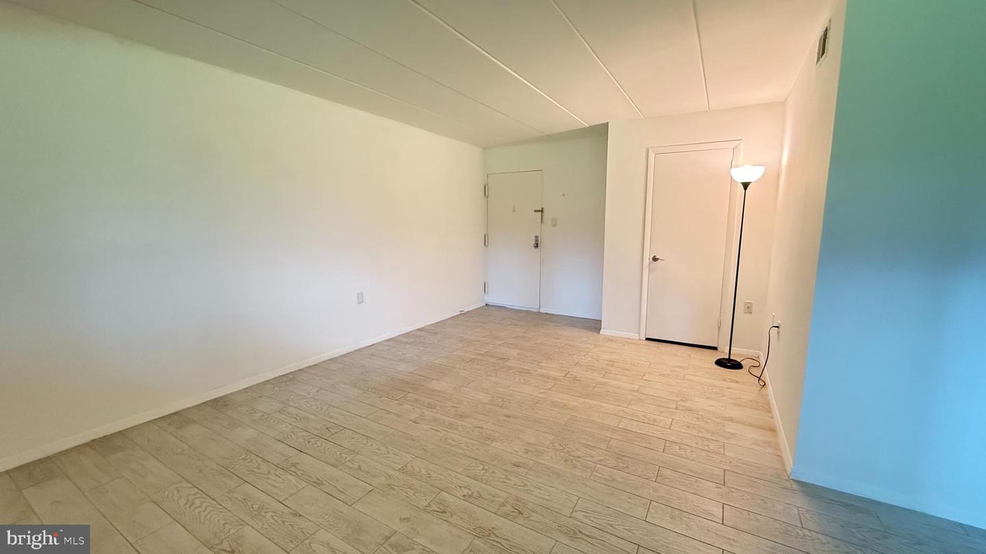 125-H CLUBHOUSE DR SW #1, LEESBURG, Virginia 20175, 2 Bedrooms Bedrooms, ,1 BathroomBathrooms,Residential,For sale,125-H CLUBHOUSE DR SW #1,VALO2100248 MLS # VALO2100248