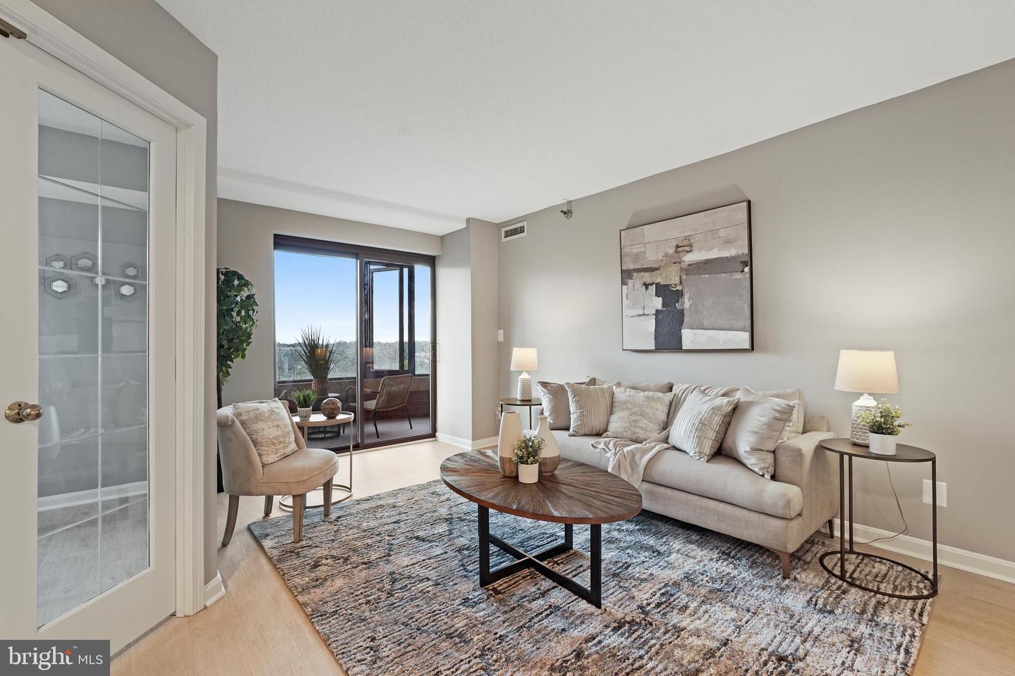 2400 CLARENDON BLVD #811, ARLINGTON, Virginia 22201, 2 Bedrooms Bedrooms, ,1 BathroomBathrooms,Residential,For sale,2400 CLARENDON BLVD #811,VAAR2059676 MLS # VAAR2059676