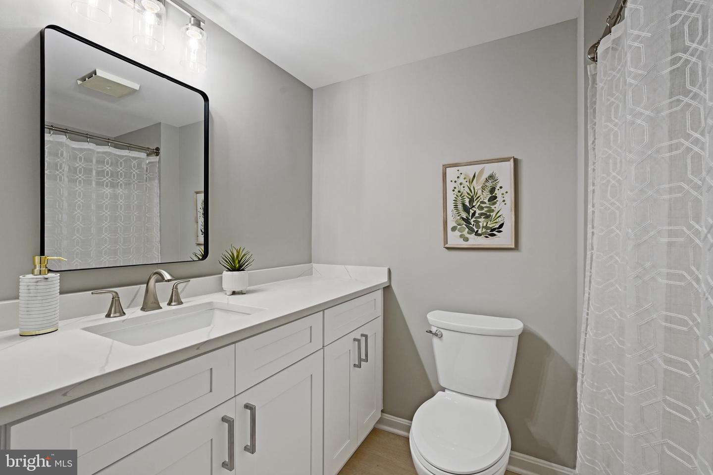 2400 CLARENDON BLVD #811, ARLINGTON, Virginia 22201, 2 Bedrooms Bedrooms, ,1 BathroomBathrooms,Residential,For sale,2400 CLARENDON BLVD #811,VAAR2059676 MLS # VAAR2059676