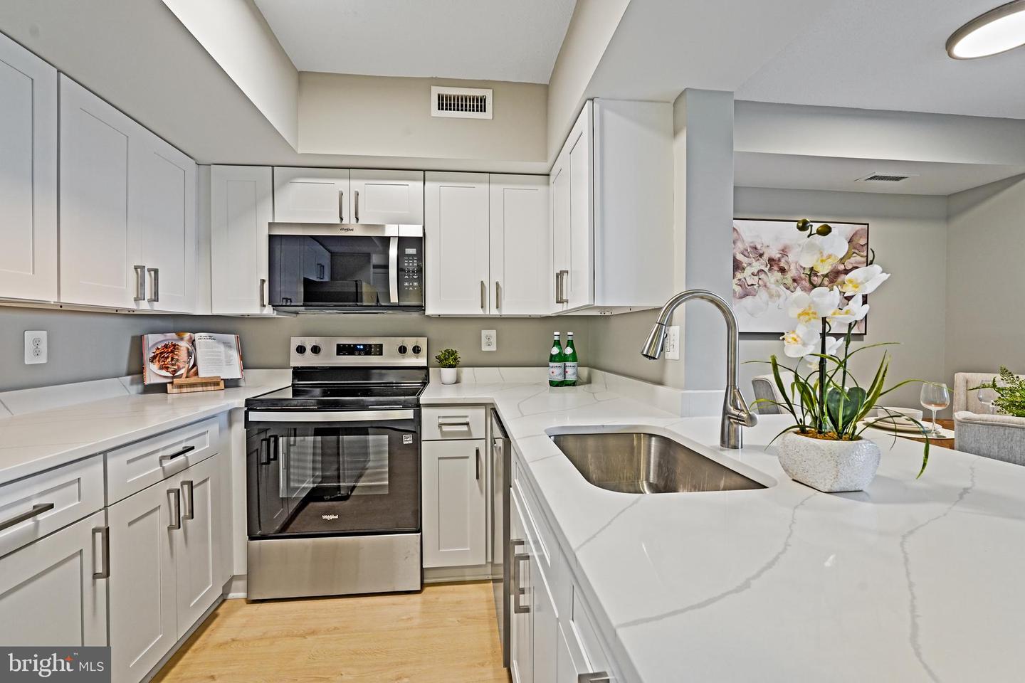 2400 CLARENDON BLVD #811, ARLINGTON, Virginia 22201, 2 Bedrooms Bedrooms, ,1 BathroomBathrooms,Residential,For sale,2400 CLARENDON BLVD #811,VAAR2059676 MLS # VAAR2059676