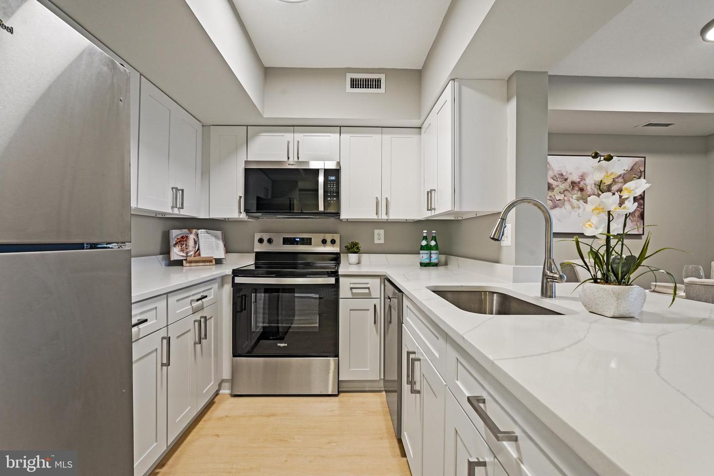 2400 CLARENDON BLVD #811, ARLINGTON, Virginia 22201, 2 Bedrooms Bedrooms, ,1 BathroomBathrooms,Residential,For sale,2400 CLARENDON BLVD #811,VAAR2059676 MLS # VAAR2059676