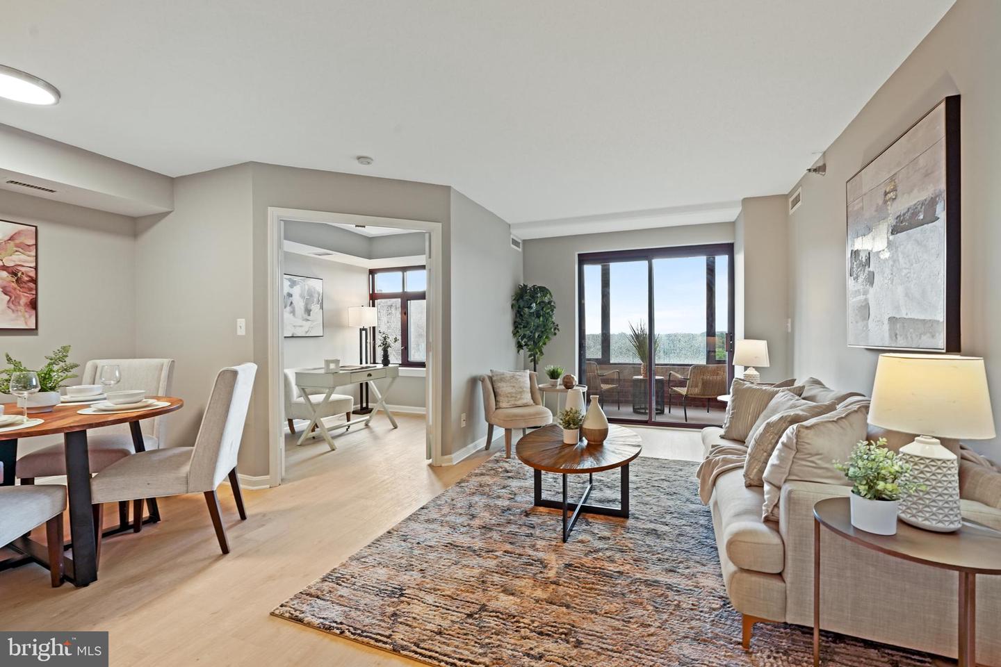 2400 CLARENDON BLVD #811, ARLINGTON, Virginia 22201, 2 Bedrooms Bedrooms, ,1 BathroomBathrooms,Residential,For sale,2400 CLARENDON BLVD #811,VAAR2059676 MLS # VAAR2059676