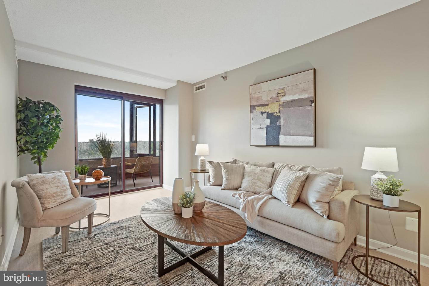 2400 CLARENDON BLVD #811, ARLINGTON, Virginia 22201, 2 Bedrooms Bedrooms, ,1 BathroomBathrooms,Residential,For sale,2400 CLARENDON BLVD #811,VAAR2059676 MLS # VAAR2059676