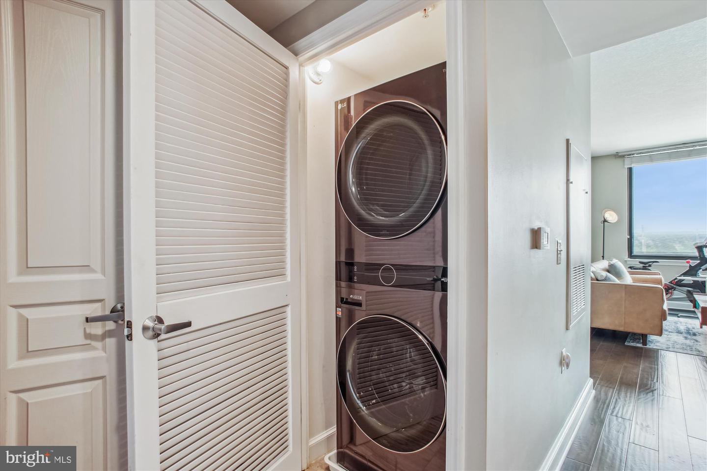 2451 MIDTOWN AVE #1323, ALEXANDRIA, Virginia 22303, 1 Bedroom Bedrooms, ,1 BathroomBathrooms,Residential,For sale,2451 MIDTOWN AVE #1323,VAFX2249886 MLS # VAFX2249886