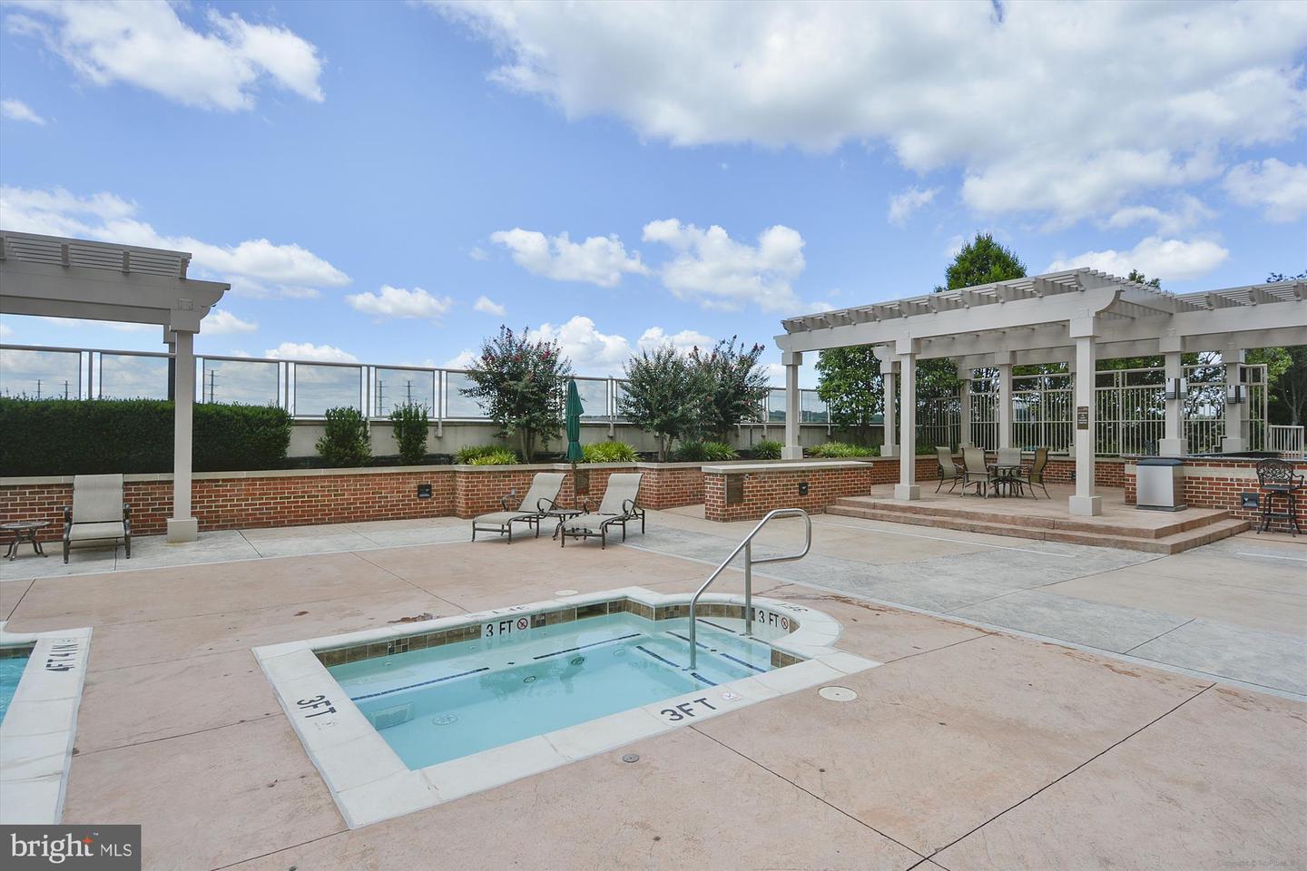2451 MIDTOWN AVE #1323, ALEXANDRIA, Virginia 22303, 1 Bedroom Bedrooms, ,1 BathroomBathrooms,Residential,For sale,2451 MIDTOWN AVE #1323,VAFX2249886 MLS # VAFX2249886