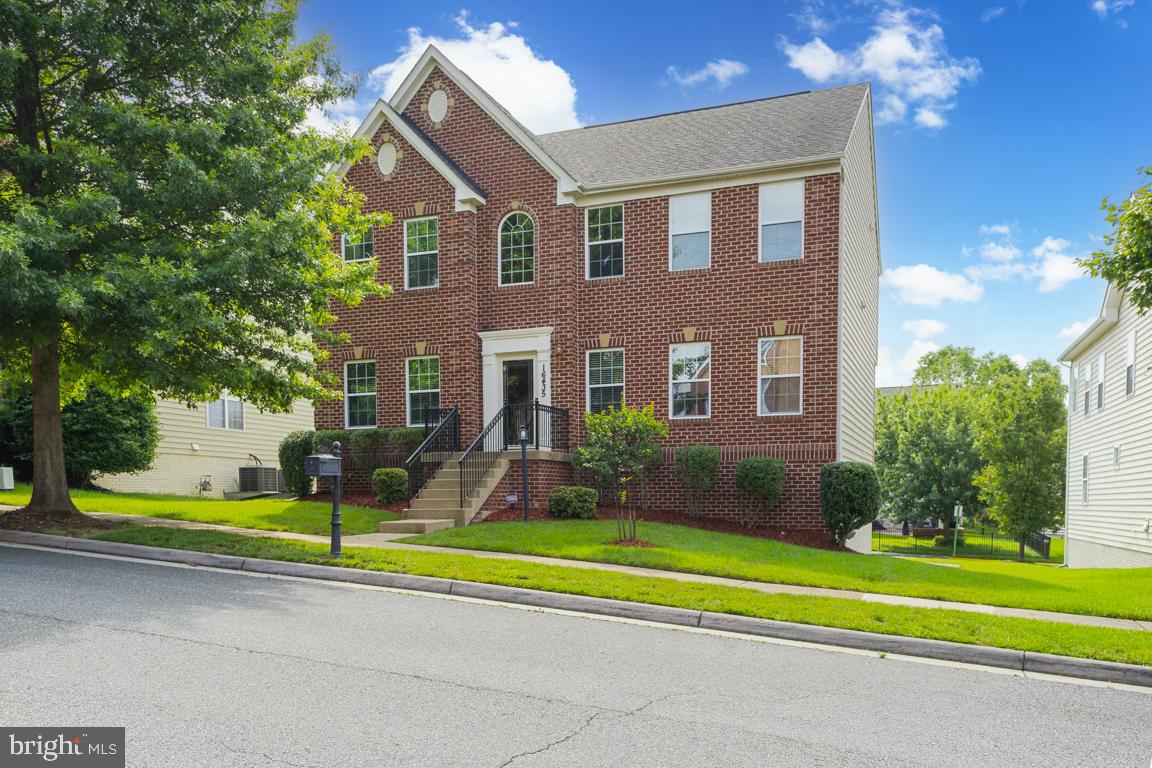 16435 REGATTA LN, WOODBRIDGE, Virginia 22191, 4 Bedrooms Bedrooms, ,3 BathroomsBathrooms,Residential,For sale,16435 REGATTA LN,VAPW2097750 MLS # VAPW2097750