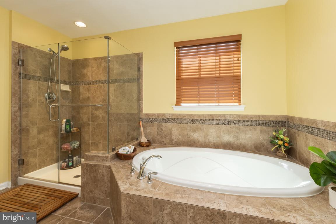 16435 REGATTA LN, WOODBRIDGE, Virginia 22191, 4 Bedrooms Bedrooms, ,3 BathroomsBathrooms,Residential,For sale,16435 REGATTA LN,VAPW2097750 MLS # VAPW2097750