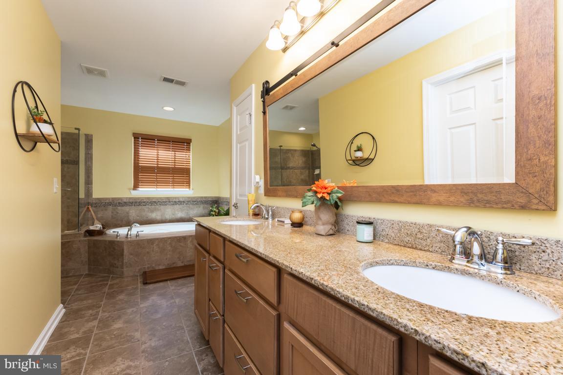 16435 REGATTA LN, WOODBRIDGE, Virginia 22191, 4 Bedrooms Bedrooms, ,3 BathroomsBathrooms,Residential,For sale,16435 REGATTA LN,VAPW2097750 MLS # VAPW2097750