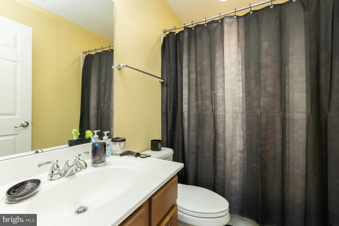 16435 REGATTA LN, WOODBRIDGE, Virginia 22191, 4 Bedrooms Bedrooms, ,3 BathroomsBathrooms,Residential,For sale,16435 REGATTA LN,VAPW2097750 MLS # VAPW2097750