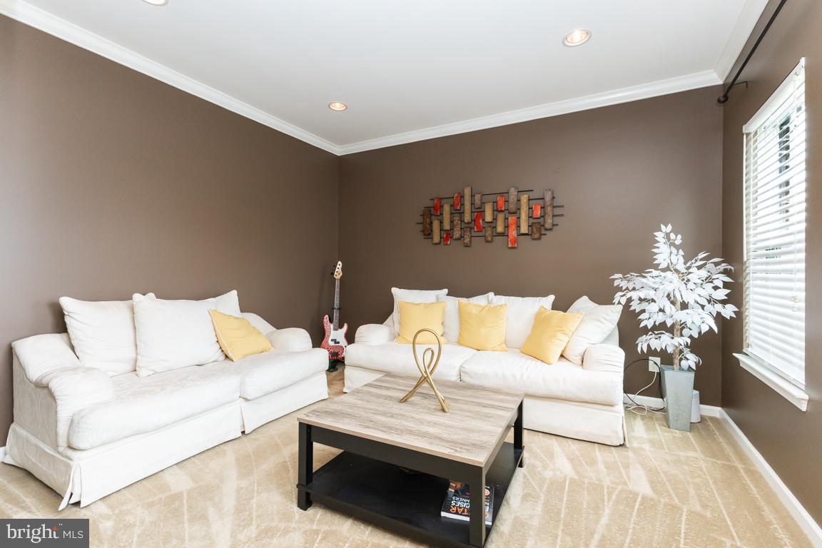 16435 REGATTA LN, WOODBRIDGE, Virginia 22191, 4 Bedrooms Bedrooms, ,3 BathroomsBathrooms,Residential,For sale,16435 REGATTA LN,VAPW2097750 MLS # VAPW2097750