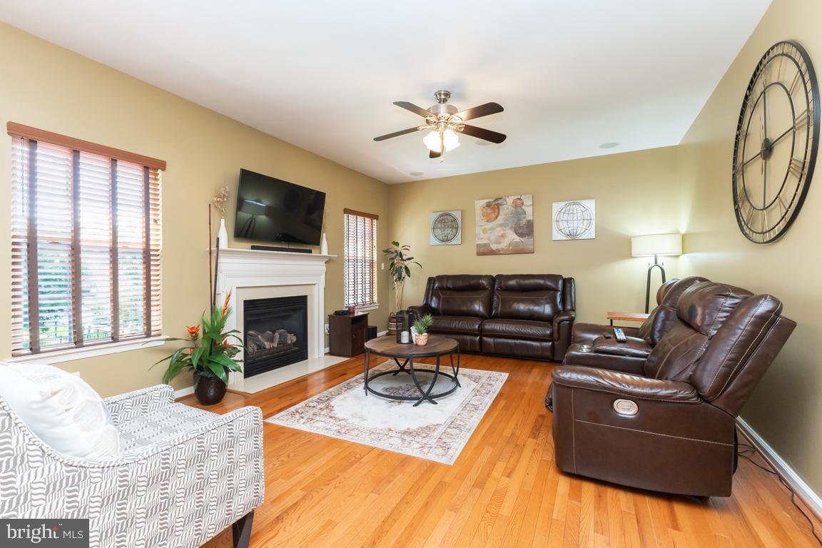 16435 REGATTA LN, WOODBRIDGE, Virginia 22191, 4 Bedrooms Bedrooms, ,3 BathroomsBathrooms,Residential,For sale,16435 REGATTA LN,VAPW2097750 MLS # VAPW2097750