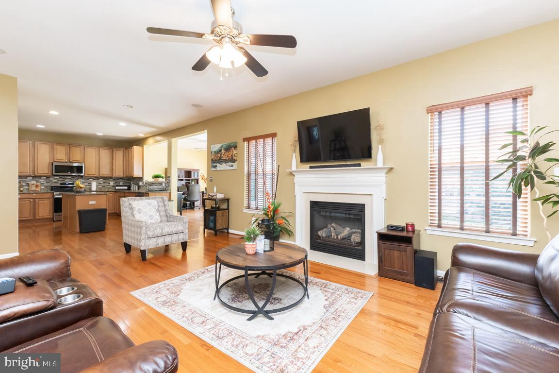 16435 REGATTA LN, WOODBRIDGE, Virginia 22191, 4 Bedrooms Bedrooms, ,3 BathroomsBathrooms,Residential,For sale,16435 REGATTA LN,VAPW2097750 MLS # VAPW2097750