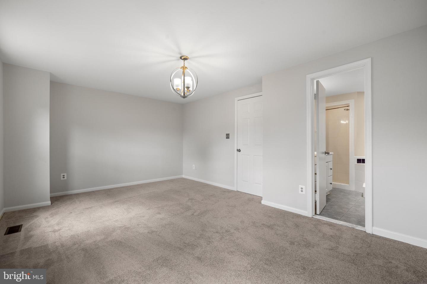 6558 LOCHLEIGH CT, ALEXANDRIA, Virginia 22315, 2 Bedrooms Bedrooms, ,3 BathroomsBathrooms,Residential,For sale,6558 LOCHLEIGH CT,VAFX2249914 MLS # VAFX2249914