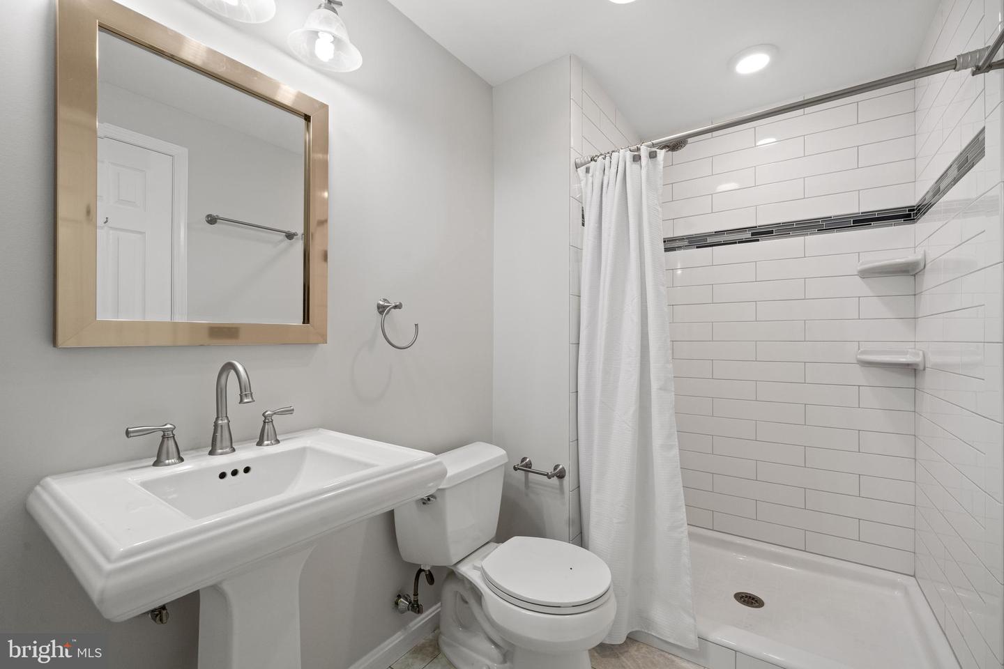 6558 LOCHLEIGH CT, ALEXANDRIA, Virginia 22315, 2 Bedrooms Bedrooms, ,3 BathroomsBathrooms,Residential,For sale,6558 LOCHLEIGH CT,VAFX2249914 MLS # VAFX2249914