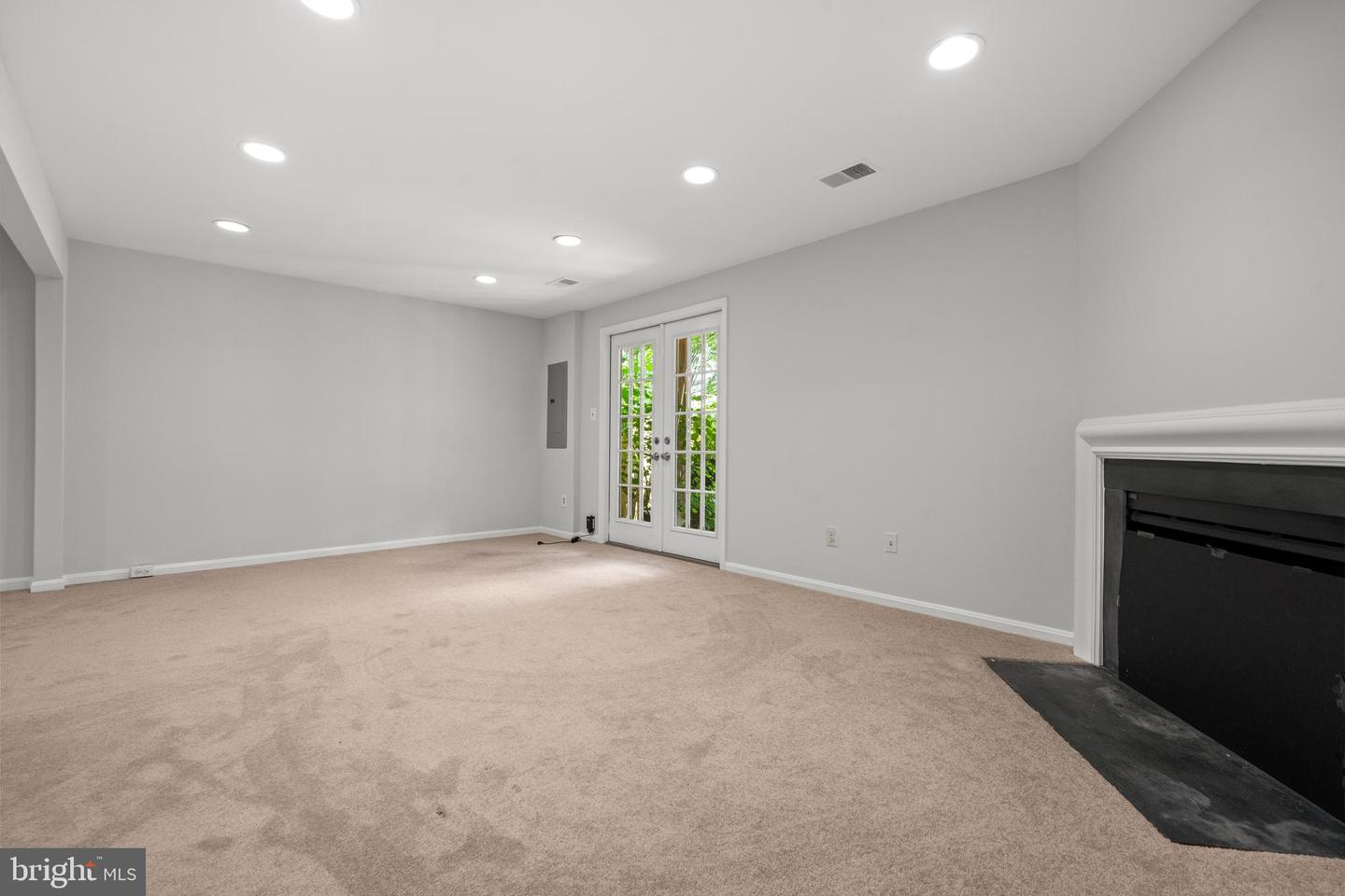 6558 LOCHLEIGH CT, ALEXANDRIA, Virginia 22315, 2 Bedrooms Bedrooms, ,3 BathroomsBathrooms,Residential,For sale,6558 LOCHLEIGH CT,VAFX2249914 MLS # VAFX2249914