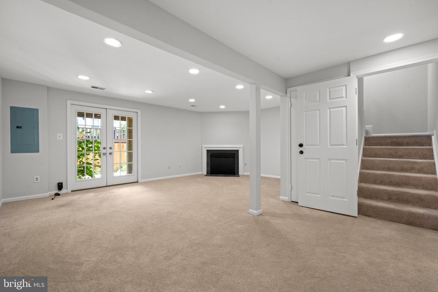 6558 LOCHLEIGH CT, ALEXANDRIA, Virginia 22315, 2 Bedrooms Bedrooms, ,3 BathroomsBathrooms,Residential,For sale,6558 LOCHLEIGH CT,VAFX2249914 MLS # VAFX2249914