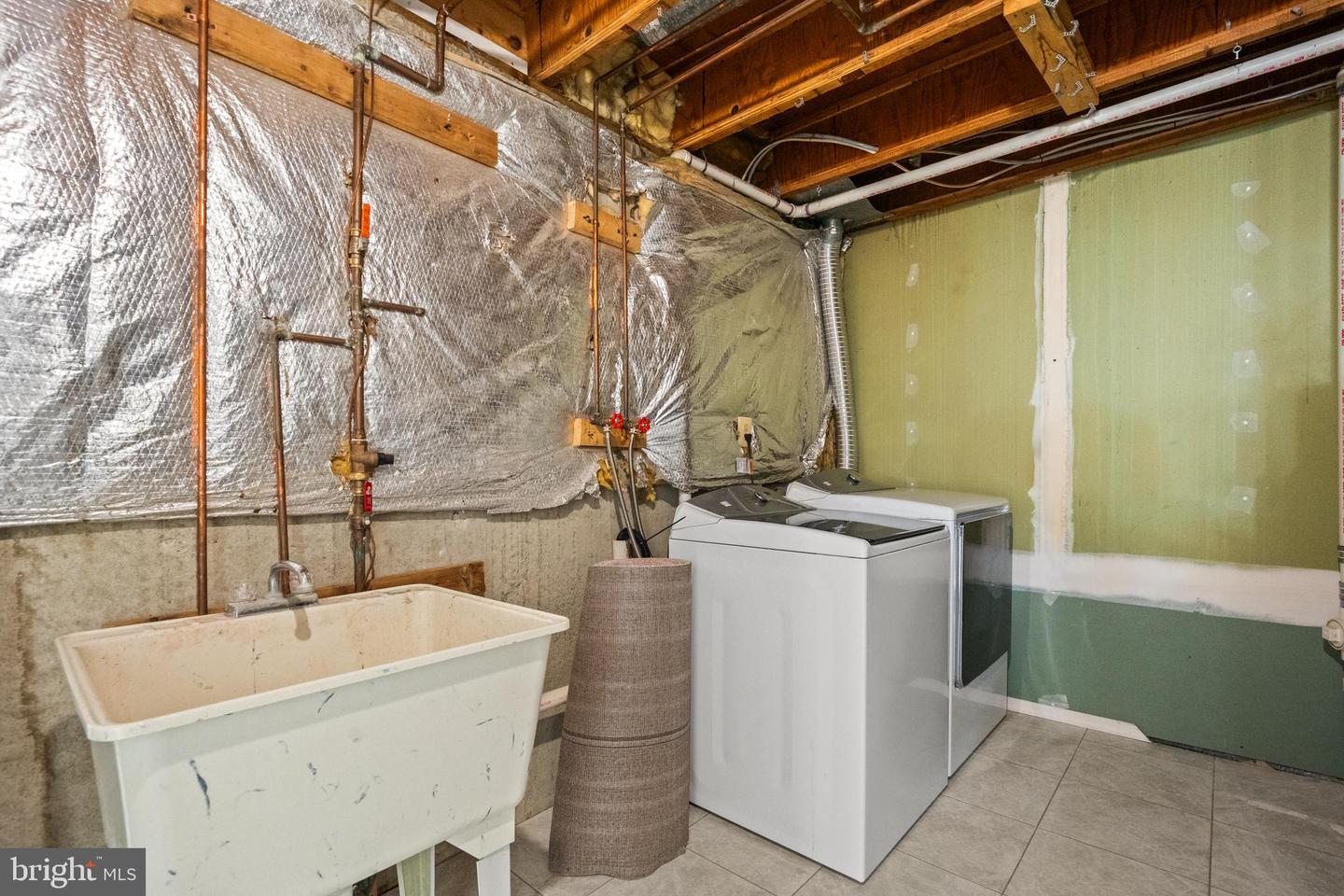6558 LOCHLEIGH CT, ALEXANDRIA, Virginia 22315, 2 Bedrooms Bedrooms, ,3 BathroomsBathrooms,Residential,For sale,6558 LOCHLEIGH CT,VAFX2249914 MLS # VAFX2249914
