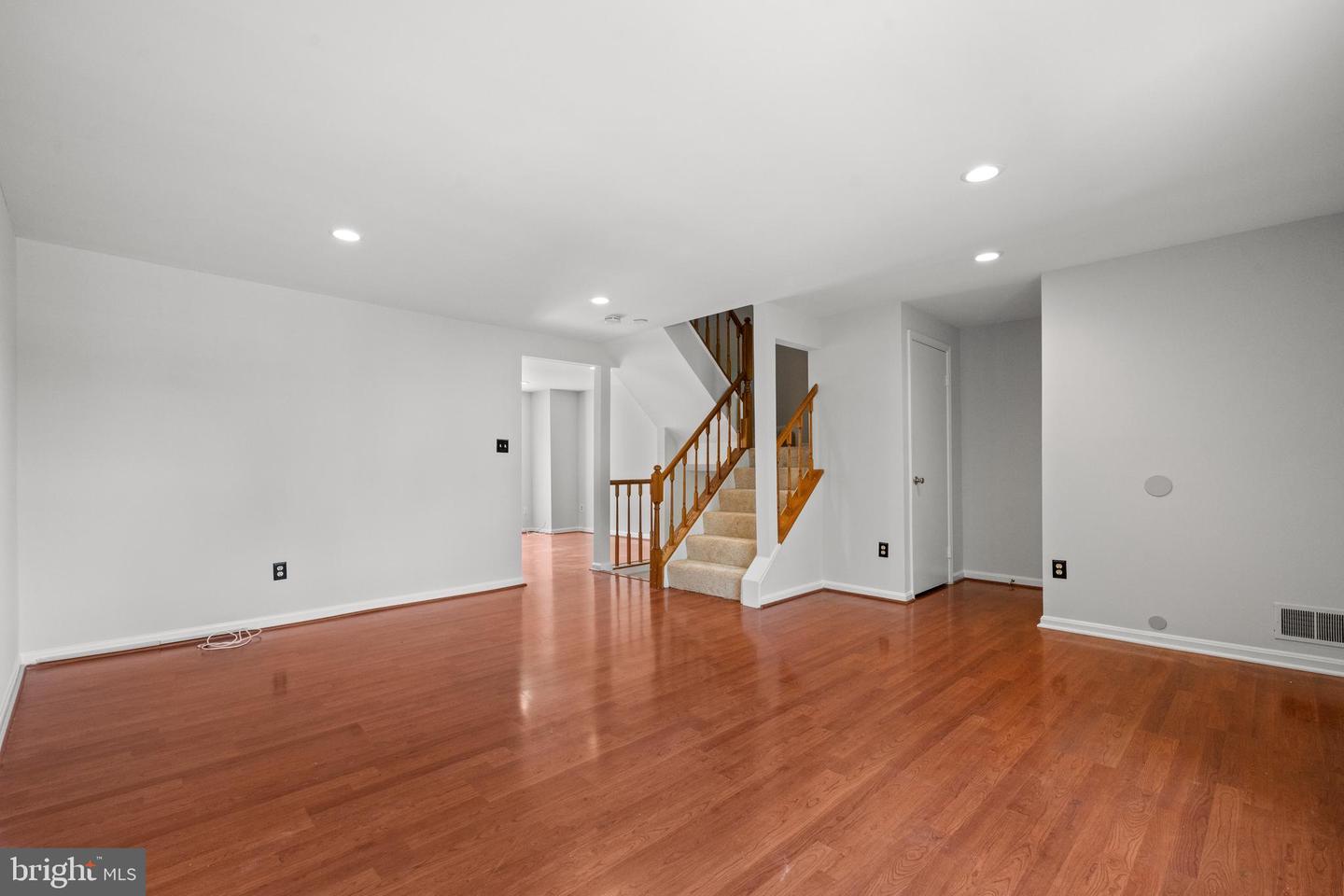 6558 LOCHLEIGH CT, ALEXANDRIA, Virginia 22315, 2 Bedrooms Bedrooms, ,3 BathroomsBathrooms,Residential,For sale,6558 LOCHLEIGH CT,VAFX2249914 MLS # VAFX2249914