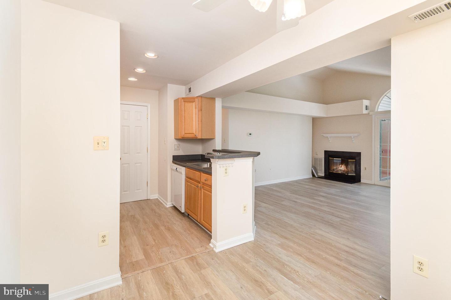 6905-L VICTORIA DR #6905-L, ALEXANDRIA, Virginia 22310, 2 Bedrooms Bedrooms, ,2 BathroomsBathrooms,Residential,For sale,6905-L VICTORIA DR #6905-L,VAFX2249916 MLS # VAFX2249916
