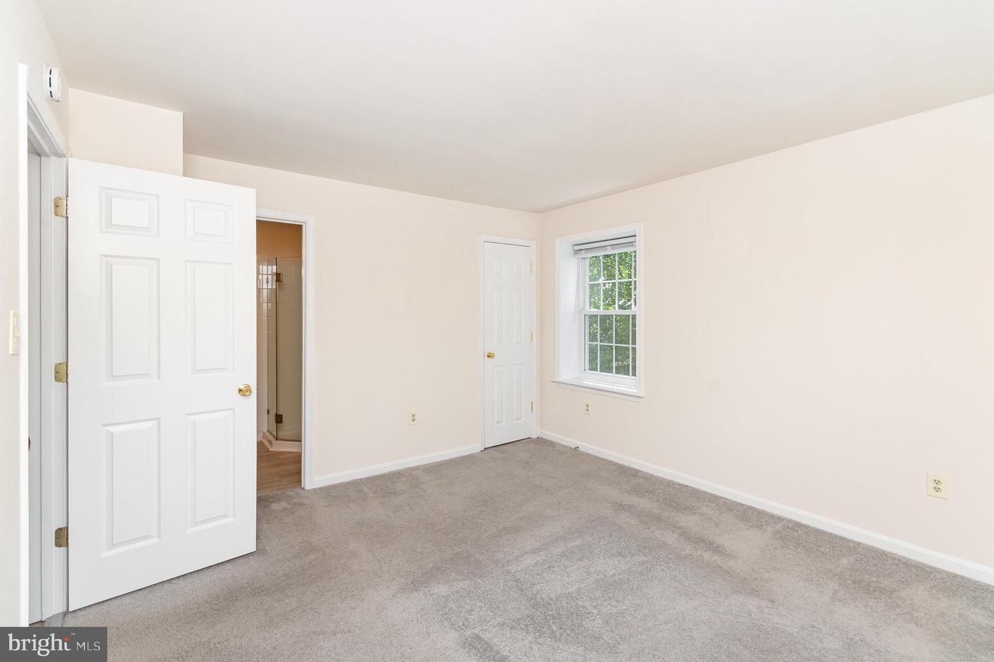 6905-L VICTORIA DR #6905-L, ALEXANDRIA, Virginia 22310, 2 Bedrooms Bedrooms, ,2 BathroomsBathrooms,Residential,For sale,6905-L VICTORIA DR #6905-L,VAFX2249916 MLS # VAFX2249916