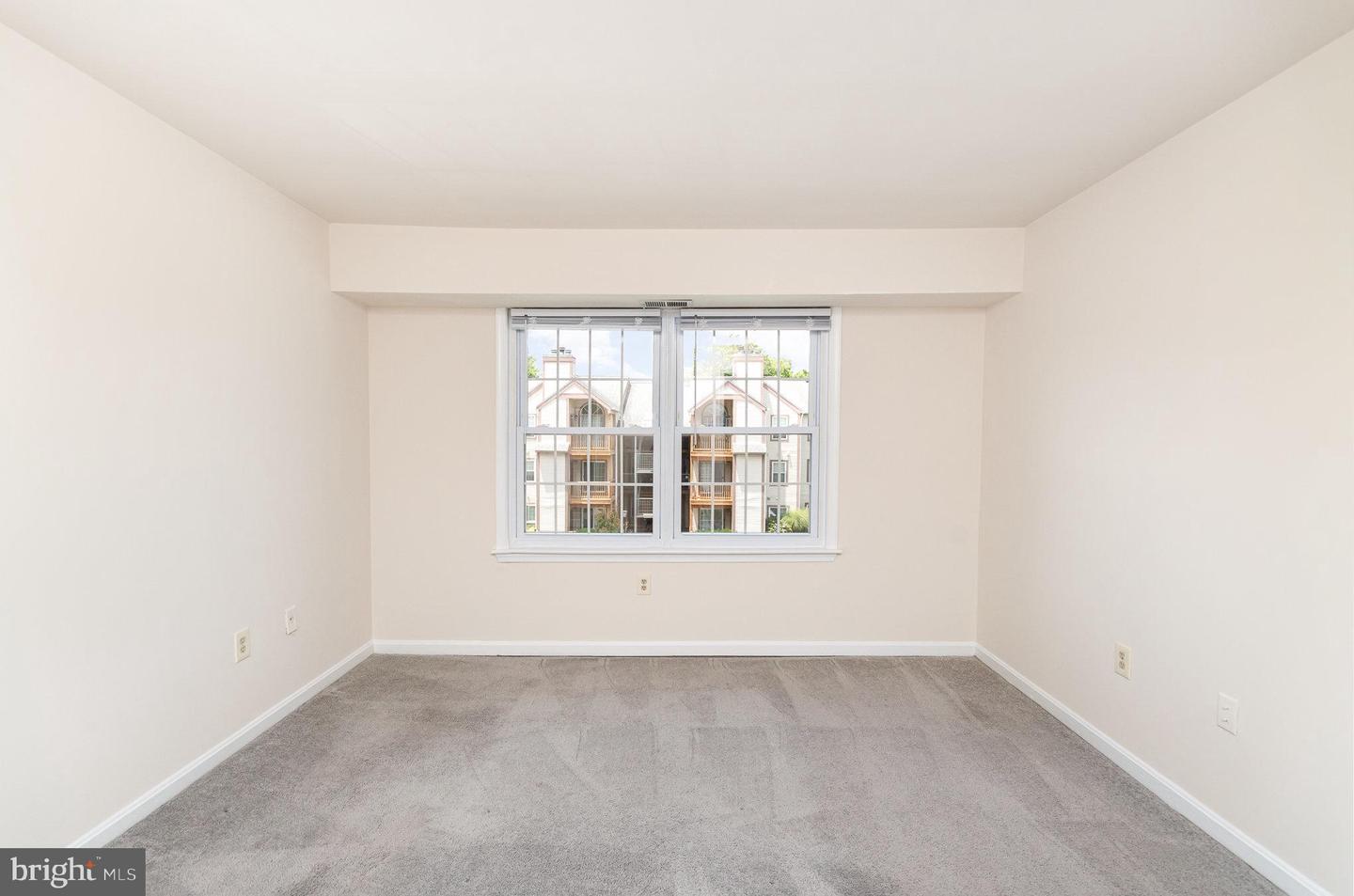 6905-L VICTORIA DR #6905-L, ALEXANDRIA, Virginia 22310, 2 Bedrooms Bedrooms, ,2 BathroomsBathrooms,Residential,For sale,6905-L VICTORIA DR #6905-L,VAFX2249916 MLS # VAFX2249916