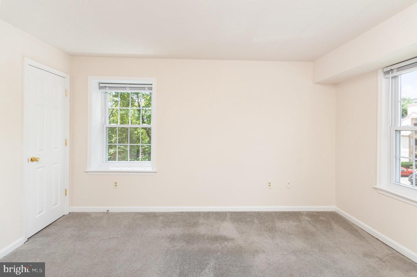 6905-L VICTORIA DR #6905-L, ALEXANDRIA, Virginia 22310, 2 Bedrooms Bedrooms, ,2 BathroomsBathrooms,Residential,For sale,6905-L VICTORIA DR #6905-L,VAFX2249916 MLS # VAFX2249916