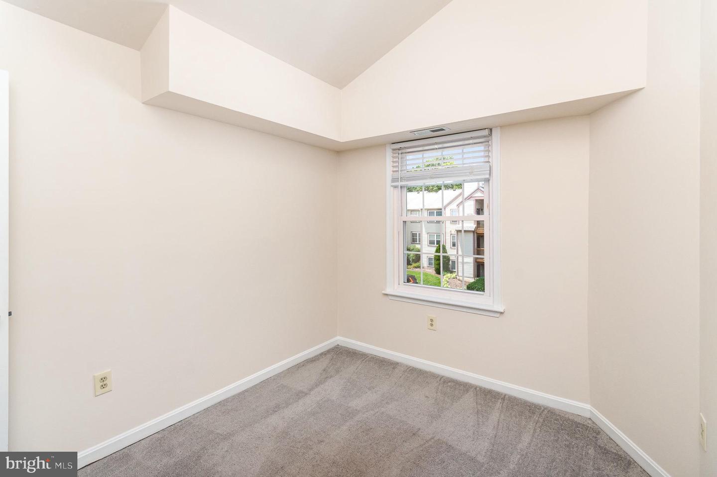 6905-L VICTORIA DR #6905-L, ALEXANDRIA, Virginia 22310, 2 Bedrooms Bedrooms, ,2 BathroomsBathrooms,Residential,For sale,6905-L VICTORIA DR #6905-L,VAFX2249916 MLS # VAFX2249916