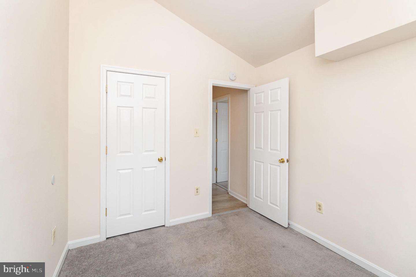 6905-L VICTORIA DR #6905-L, ALEXANDRIA, Virginia 22310, 2 Bedrooms Bedrooms, ,2 BathroomsBathrooms,Residential,For sale,6905-L VICTORIA DR #6905-L,VAFX2249916 MLS # VAFX2249916