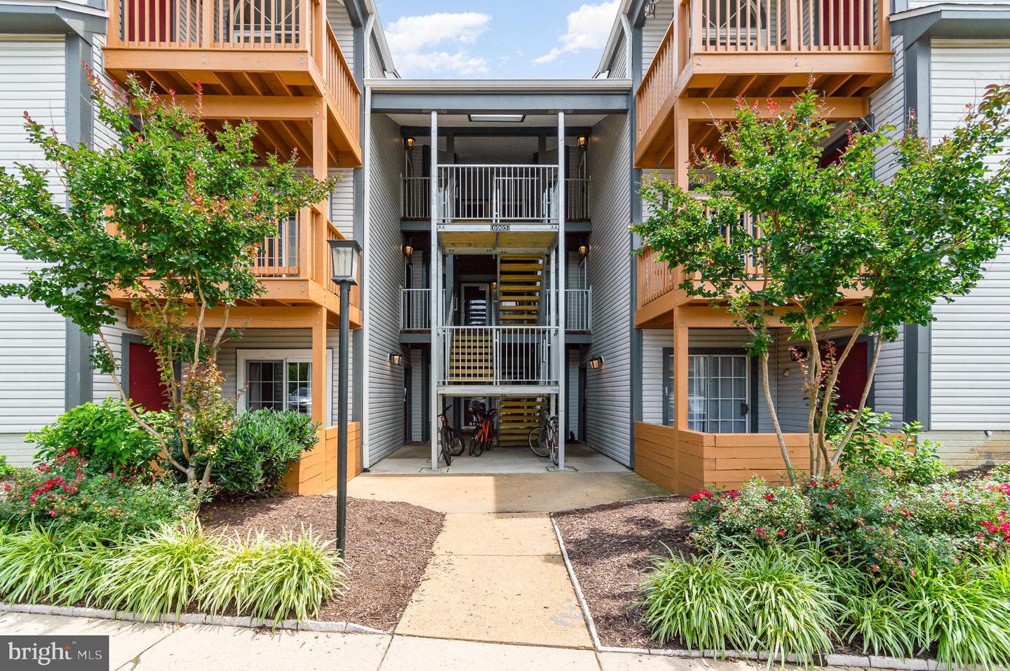 6905-L VICTORIA DR #6905-L, ALEXANDRIA, Virginia 22310, 2 Bedrooms Bedrooms, ,2 BathroomsBathrooms,Residential,For sale,6905-L VICTORIA DR #6905-L,VAFX2249916 MLS # VAFX2249916