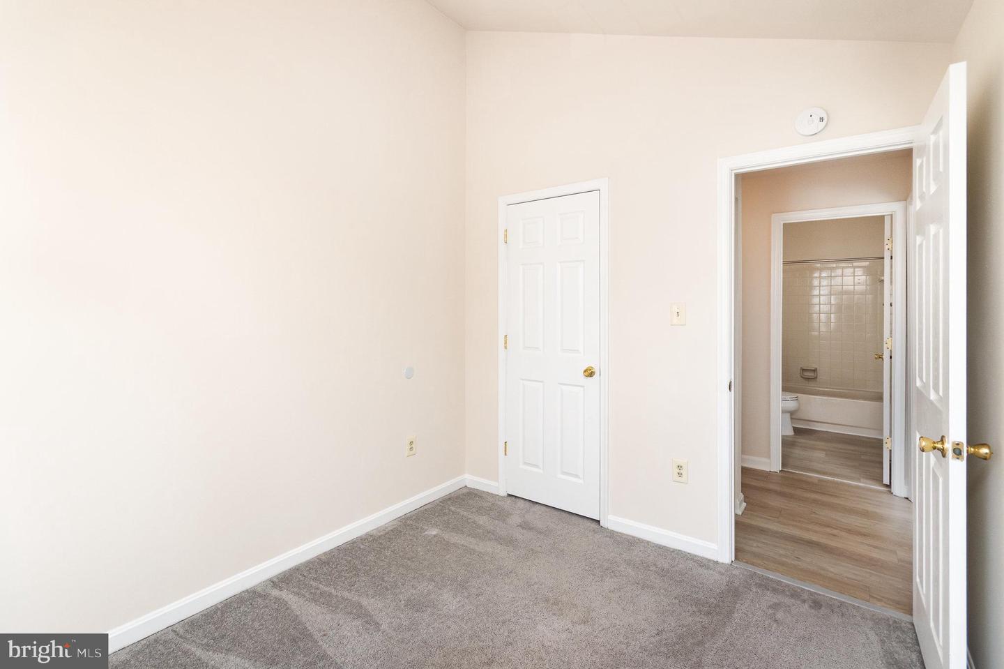 6905-L VICTORIA DR #6905-L, ALEXANDRIA, Virginia 22310, 2 Bedrooms Bedrooms, ,2 BathroomsBathrooms,Residential,For sale,6905-L VICTORIA DR #6905-L,VAFX2249916 MLS # VAFX2249916