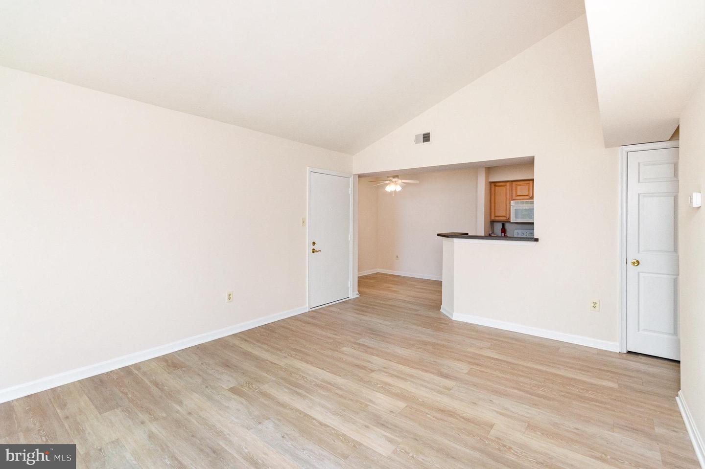 6905-L VICTORIA DR #6905-L, ALEXANDRIA, Virginia 22310, 2 Bedrooms Bedrooms, ,2 BathroomsBathrooms,Residential,For sale,6905-L VICTORIA DR #6905-L,VAFX2249916 MLS # VAFX2249916