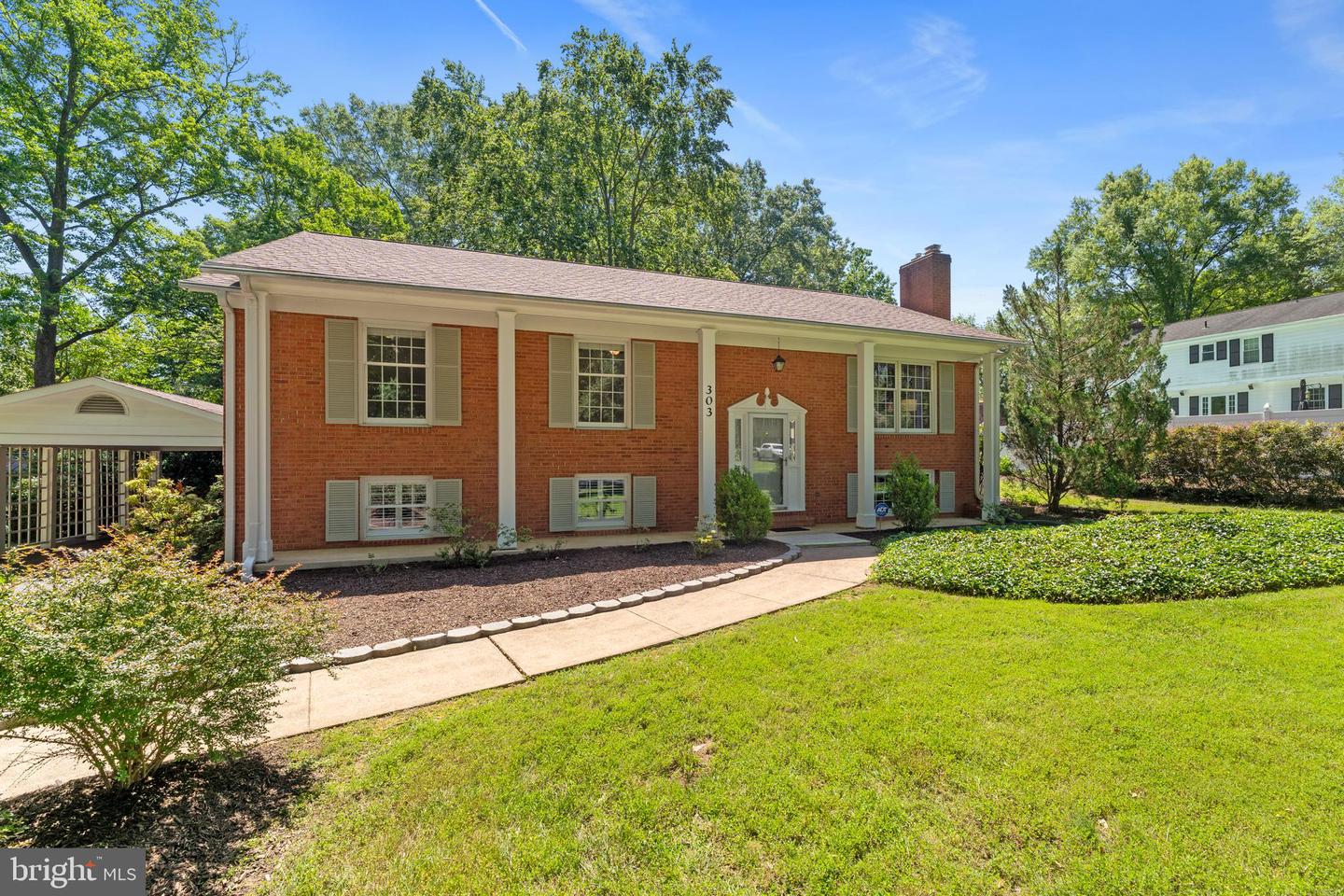 303 CAMDEN DR, FREDERICKSBURG, Virginia 22405, 5 Bedrooms Bedrooms, ,3 BathroomsBathrooms,Residential,For sale,303 CAMDEN DR,VAST2040116 MLS # VAST2040116
