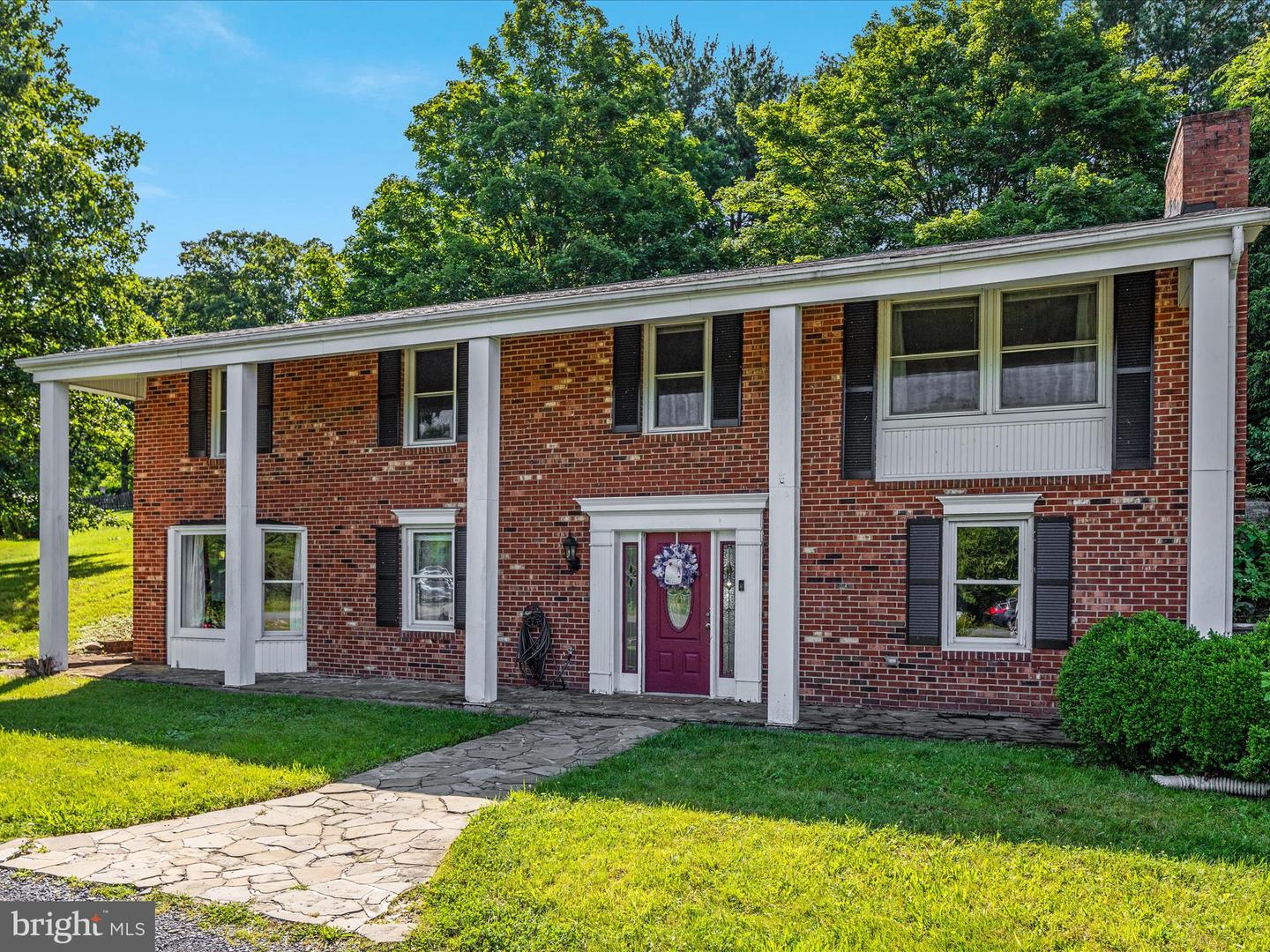 106 LAKESIDE DR, STEPHENS CITY, Virginia 22655, 5 Bedrooms Bedrooms, ,3 BathroomsBathrooms,Residential,For sale,106 LAKESIDE DR,VAFV2035056 MLS # VAFV2035056