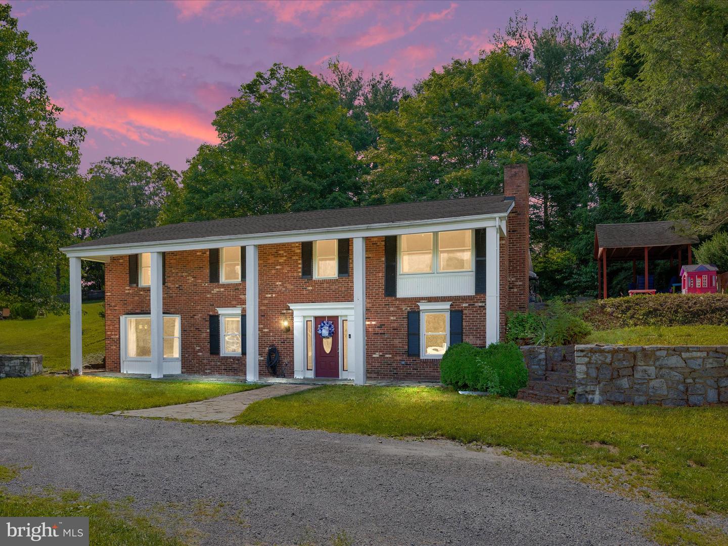 106 LAKESIDE DR, STEPHENS CITY, Virginia 22655, 5 Bedrooms Bedrooms, ,3 BathroomsBathrooms,Residential,For sale,106 LAKESIDE DR,VAFV2035056 MLS # VAFV2035056