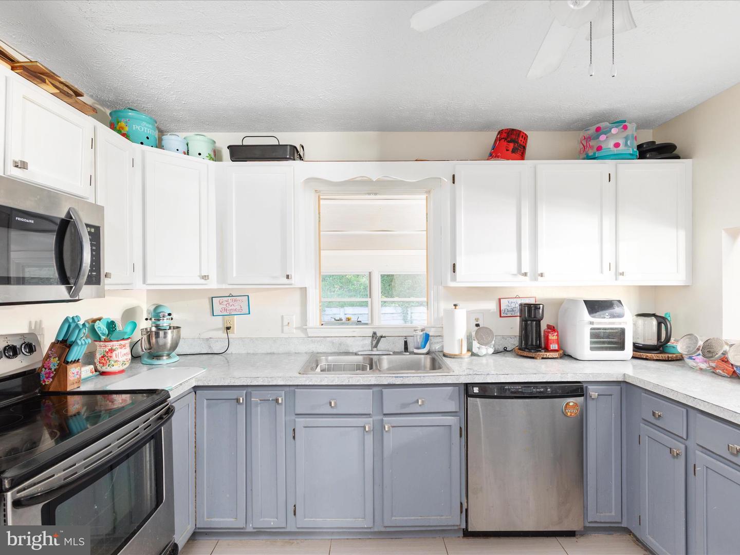 106 LAKESIDE DR, STEPHENS CITY, Virginia 22655, 5 Bedrooms Bedrooms, ,3 BathroomsBathrooms,Residential,For sale,106 LAKESIDE DR,VAFV2035056 MLS # VAFV2035056