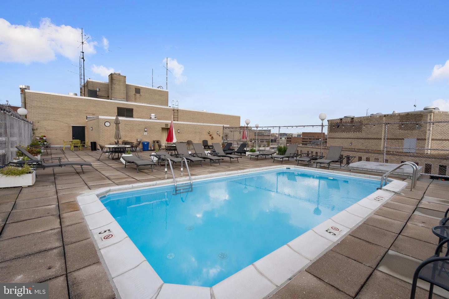 1325 18TH STREET NW #302, WASHINGTON, District Of Columbia 20036, 1 Bedroom Bedrooms, ,1 BathroomBathrooms,Residential,For sale,1325 18TH STREET NW #302,DCDC2207462 MLS # DCDC2207462
