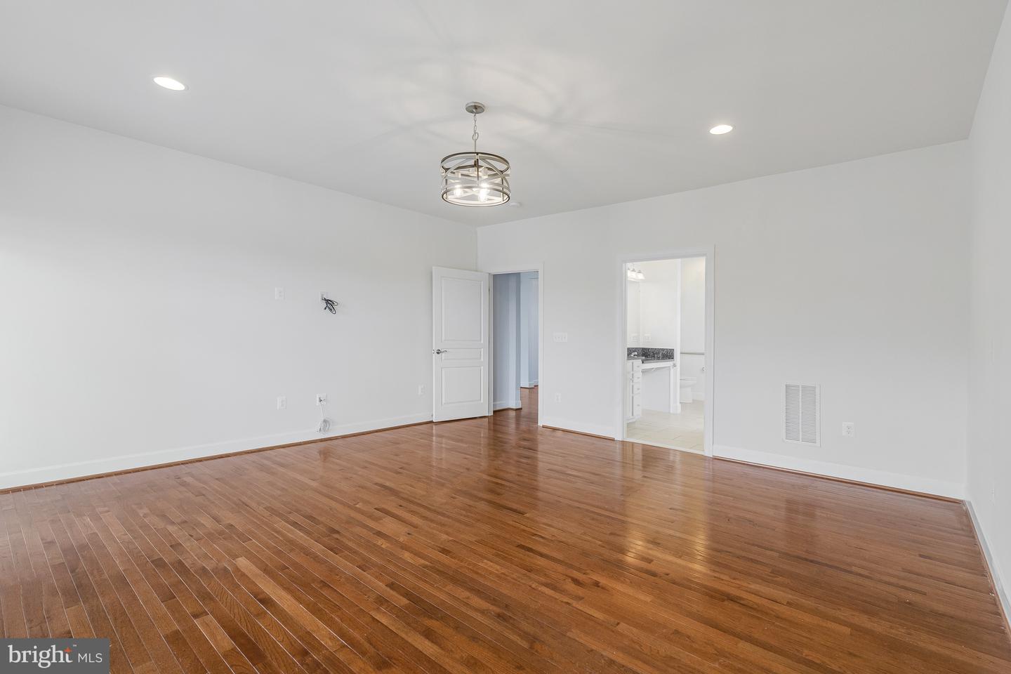 41729 WAKEHURST PL, LEESBURG, Virginia 20176, 5 Bedrooms Bedrooms, ,4 BathroomsBathrooms,Residential,For sale,41729 WAKEHURST PL,VALO2091734 MLS # VALO2091734