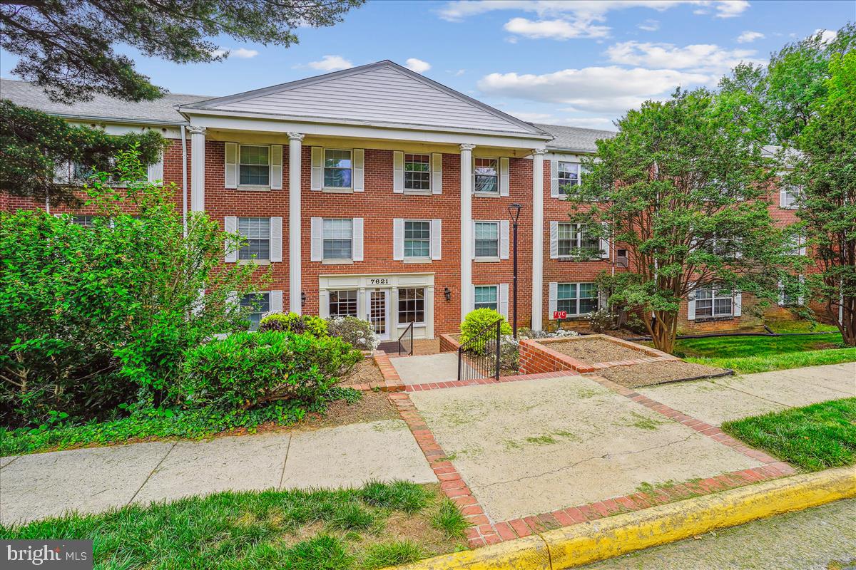 7621 TREMAYNE PL #303, MCLEAN, Virginia 22102, 2 Bedrooms Bedrooms, ,2 BathroomsBathrooms,Residential,For sale,7621 TREMAYNE PL #303,VAFX2240916 MLS # VAFX2240916