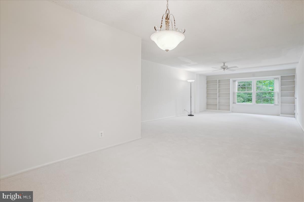 7621 TREMAYNE PL #303, MCLEAN, Virginia 22102, 2 Bedrooms Bedrooms, ,2 BathroomsBathrooms,Residential,For sale,7621 TREMAYNE PL #303,VAFX2240916 MLS # VAFX2240916