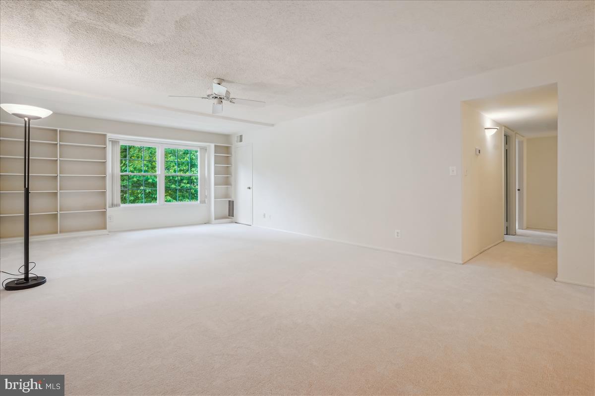 7621 TREMAYNE PL #303, MCLEAN, Virginia 22102, 2 Bedrooms Bedrooms, ,2 BathroomsBathrooms,Residential,For sale,7621 TREMAYNE PL #303,VAFX2240916 MLS # VAFX2240916