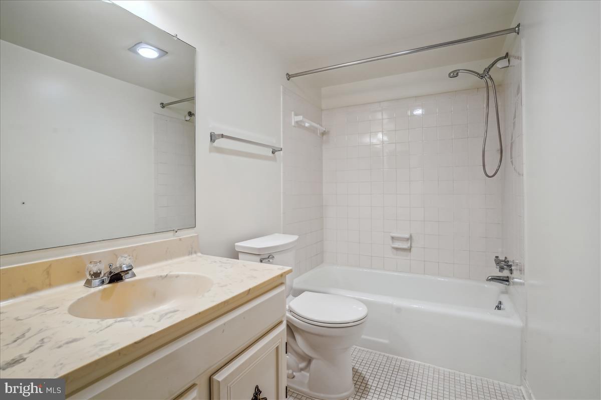 7621 TREMAYNE PL #303, MCLEAN, Virginia 22102, 2 Bedrooms Bedrooms, ,2 BathroomsBathrooms,Residential,For sale,7621 TREMAYNE PL #303,VAFX2240916 MLS # VAFX2240916
