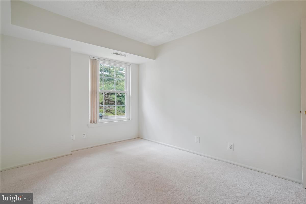 7621 TREMAYNE PL #303, MCLEAN, Virginia 22102, 2 Bedrooms Bedrooms, ,2 BathroomsBathrooms,Residential,For sale,7621 TREMAYNE PL #303,VAFX2240916 MLS # VAFX2240916